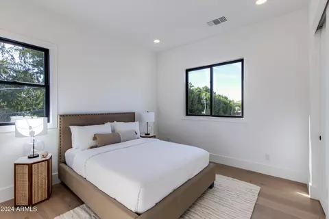 Bedroom - 4609 E Catalina Dr, Phoenix, AZ 85018 photo 10 of 11