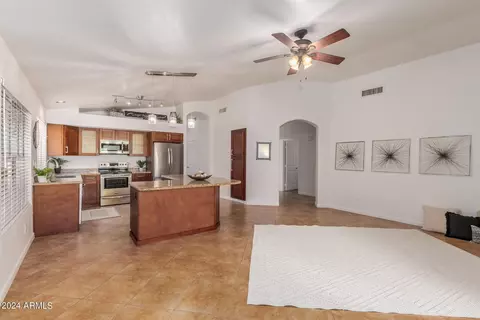 Kitchen - 6606 E Saddleback St, Mesa, AZ 85215 photo 5 of 6