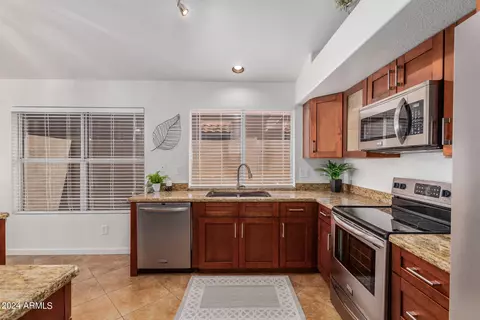 Kitchen - 6606 E Saddleback St, Mesa, AZ 85215 photo 3 of 6