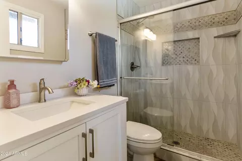 Bath - 1736 El Parque Dr, Tempe, AZ 85282 photo 1 of 4