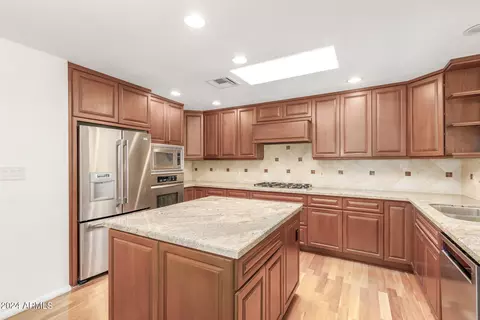 Kitchen - 8618 N 15th Dr, Phoenix, AZ 85021 photo 5 of 5