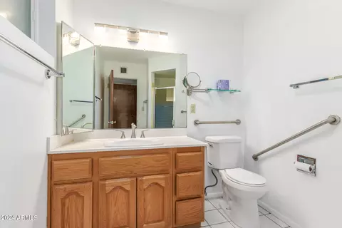 Bath - 8618 N 15th Dr, Phoenix, AZ 85021 photo 3 of 3