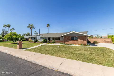 Exterior - 8618 N 15th Dr, Phoenix, AZ 85021 photo 2 of 15