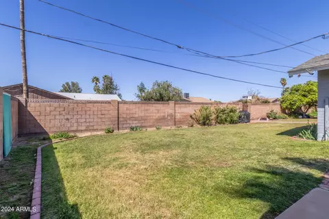 Exterior - 8618 N 15th Dr, Phoenix, AZ 85021 photo 9 of 15