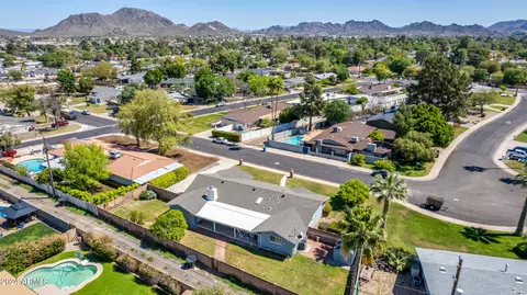 View/Area - 8618 N 15th Dr, Phoenix, AZ 85021 photo 2 of 12