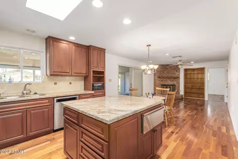 Kitchen - 8618 N 15th Dr, Phoenix, AZ 85021 photo 3 of 5