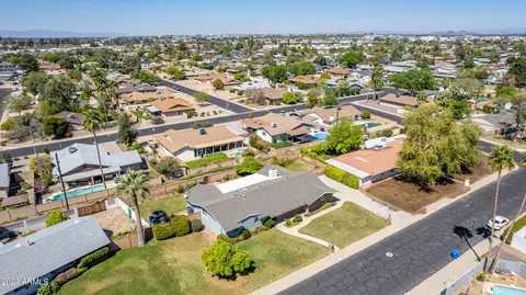 View/Area - 8618 N 15th Dr, Phoenix, AZ 85021 photo 4 of 12