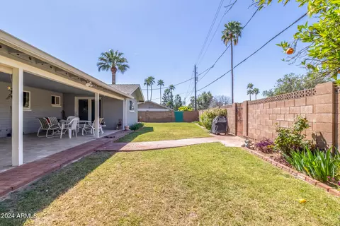 Exterior - 8618 N 15th Dr, Phoenix, AZ 85021 photo 5 of 15