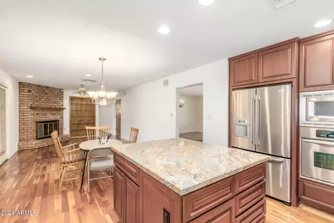 Kitchen - 8618 N 15th Dr, Phoenix, AZ 85021 photo 4 of 5