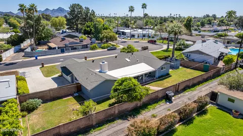 View/Area - 8618 N 15th Dr, Phoenix, AZ 85021 photo 10 of 12