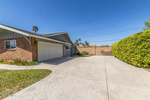 Exterior - 8618 N 15th Dr, Phoenix, AZ 85021 photo 3 of 15