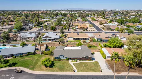 View/Area - 8618 N 15th Dr, Phoenix, AZ 85021 photo 5 of 12