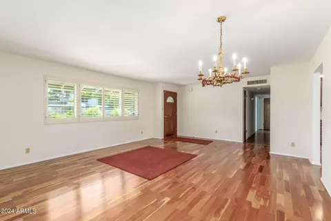 Living - 8618 N 15th Dr, Phoenix, AZ 85021 photo 2 of 3