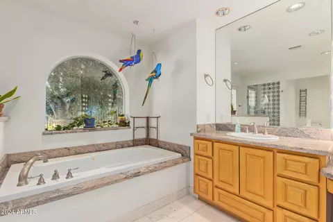 Bath - 501 W Puget Ave, Phoenix, AZ 85021 photo 2 of 3