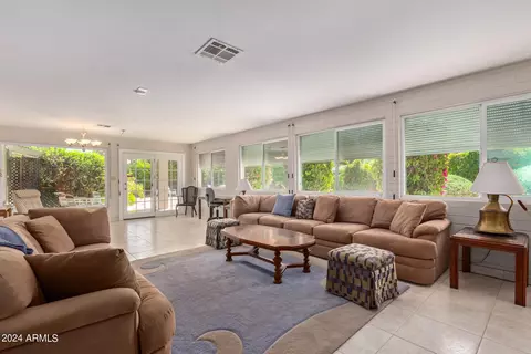 Living - 501 W Puget Ave, Phoenix, AZ 85021 photo 2 of 4