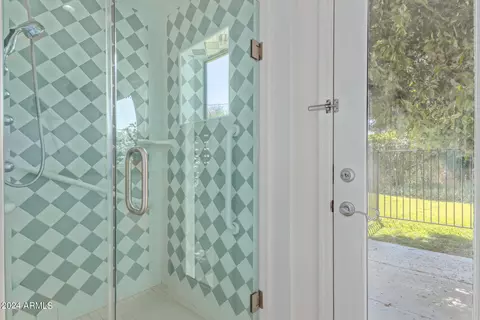 Bath - 501 W Puget Ave, Phoenix, AZ 85021 photo 3 of 3
