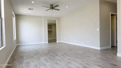 8917 N 65th Dr, Glendale, AZ 85302 photo 4