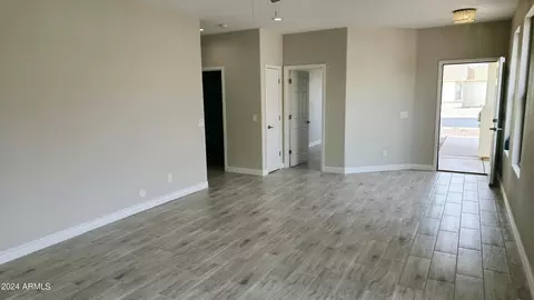8917 N 65th Dr, Glendale, AZ 85302 photo 3