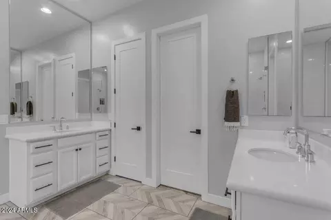 Bath - 3419 E Austin Dr, Gilbert, AZ 85296 photo 3 of 7