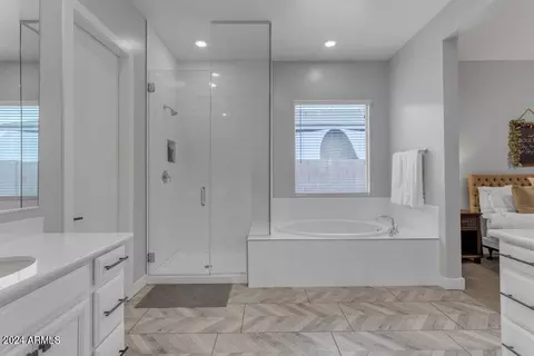 Bath - 3419 E Austin Dr, Gilbert, AZ 85296 photo 5 of 7