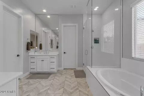 Bath - 3419 E Austin Dr, Gilbert, AZ 85296 photo 1 of 7