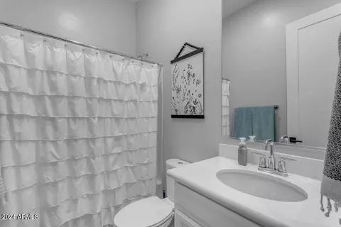 Bath - 3419 E Austin Dr, Gilbert, AZ 85296 photo 6 of 7