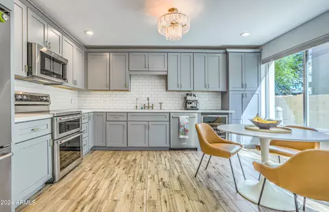 4925 N 73 St #1, Scottsdale, AZ 85251