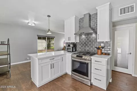 Kitchen - 1621 E Williams St, Tempe, AZ 85281 photo 4 of 5