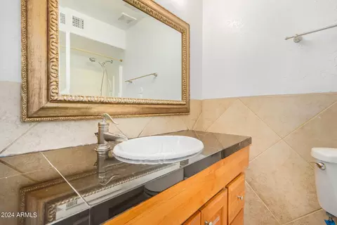 Bath - 2093 E Carson Dr, Tempe, AZ 85282 photo 2 of 4
