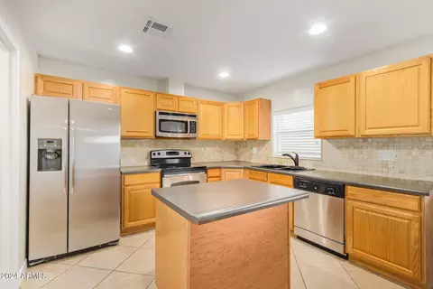 Kitchen - 2093 E Carson Dr, Tempe, AZ 85282 photo 3 of 4