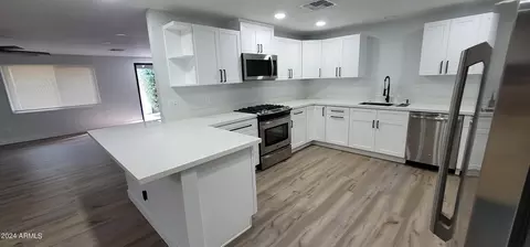 Kitchen - 6344 W Berkeley Rd, Phoenix, AZ 85035 photo 4 of 5