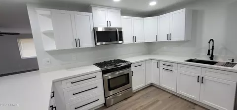 Kitchen - 6344 W Berkeley Rd, Phoenix, AZ 85035 photo 5 of 5