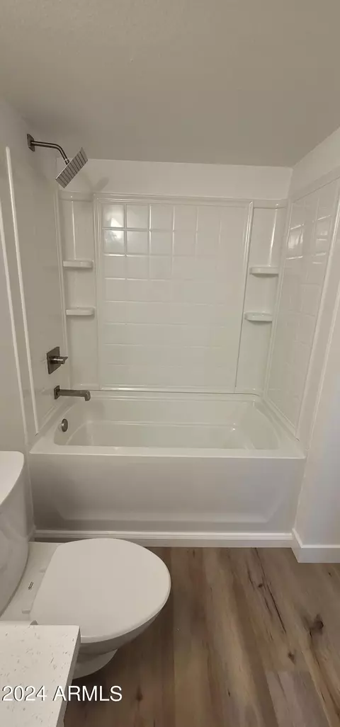 Bath - 6344 W Berkeley Rd, Phoenix, AZ 85035 photo 4 of 7
