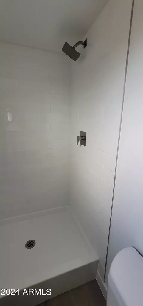 Bath - 6344 W Berkeley Rd, Phoenix, AZ 85035 photo 6 of 7