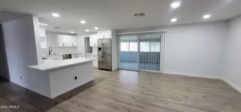 Bath - 6344 W Berkeley Rd, Phoenix, AZ 85035 photo 1 of 7