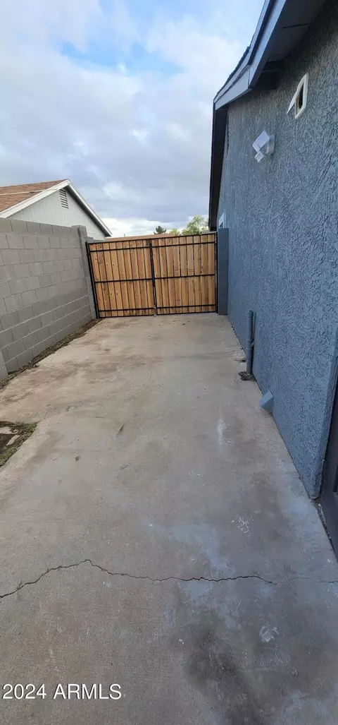 Exterior - 6344 W Berkeley Rd, Phoenix, AZ 85035 photo 6 of 7