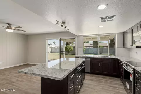 2953 W Michelle Dr, Phoenix, AZ 85053
