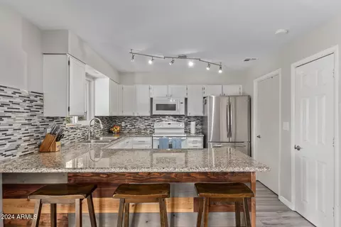 Kitchen - 415 E Fordham Dr, Tempe, AZ 85283 photo 2 of 5