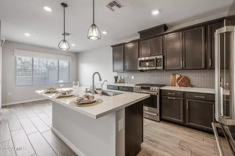 755 E Zion Dr #102, Gilbert, AZ 85297