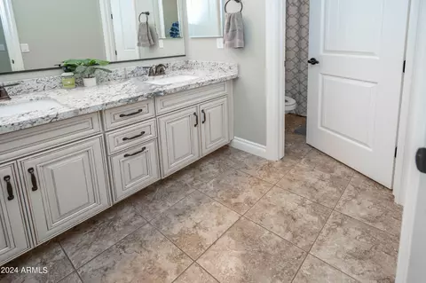 Bath - 918 E Boston St, Gilbert, AZ 85295 photo 17 of 22