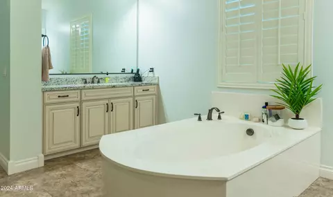 Bath - 918 E Boston St, Gilbert, AZ 85295 photo 3 of 22