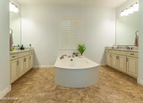 Bath - 918 E Boston St, Gilbert, AZ 85295 photo 2 of 22