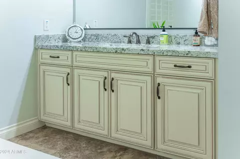 Bath - 918 E Boston St, Gilbert, AZ 85295 photo 7 of 22