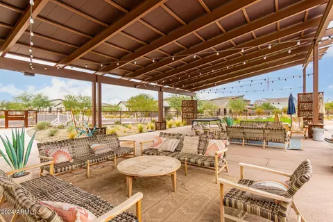 Exterior - 909 E Buist Ave, Phoenix, AZ 85042 photo 15 of 18