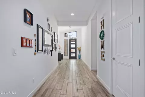 Entry Way - 909 E Buist Ave, Phoenix, AZ 85042 photo 2 of 2