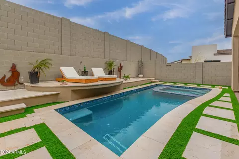 Exterior - 909 E Buist Ave, Phoenix, AZ 85042 photo 9 of 18