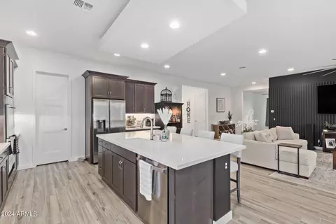 Kitchen - 909 E Buist Ave, Phoenix, AZ 85042 photo 2 of 5