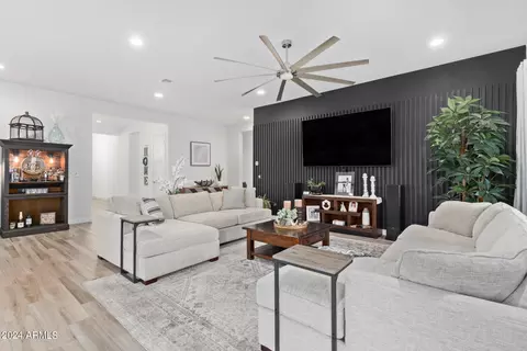 Living - 909 E Buist Ave, Phoenix, AZ 85042 photo 4 of 6