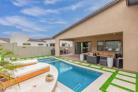 Exterior - 909 E Buist Ave, Phoenix, AZ 85042 photo 7 of 18