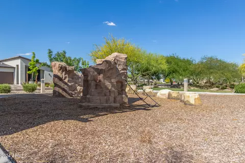 View/Area - 909 E Buist Ave, Phoenix, AZ 85042 photo 5 of 6